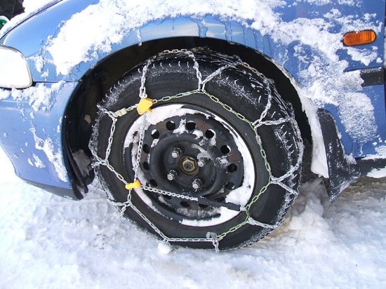 800px-Snow_Chain_Honda-1.jpg